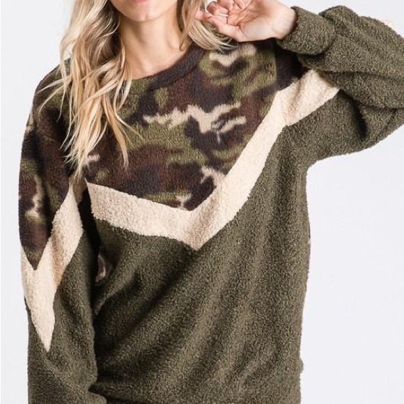 NWT!!!  Olive Green and Cream Chevron & Camouflage Pullover in Fleece - Picture 8 of 10